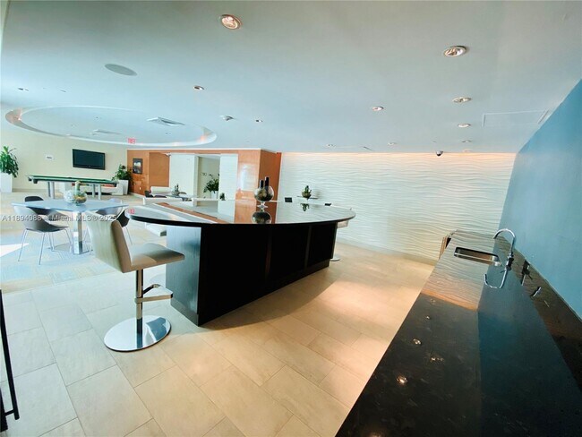 Building Photo - 950 Brickell Bay Dr