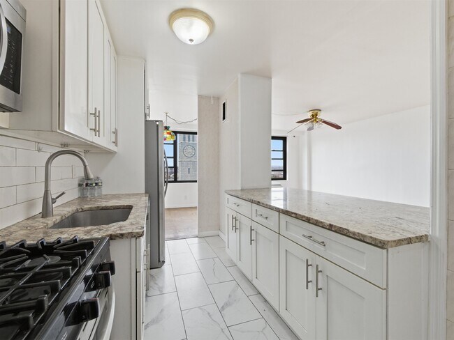 Building Photo - 10 Huron Ave