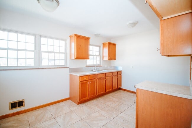 Building Photo - 2303 Mellwood Ave