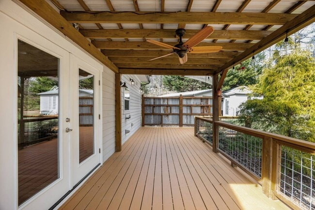 Building Photo - 251 Landwood Ln