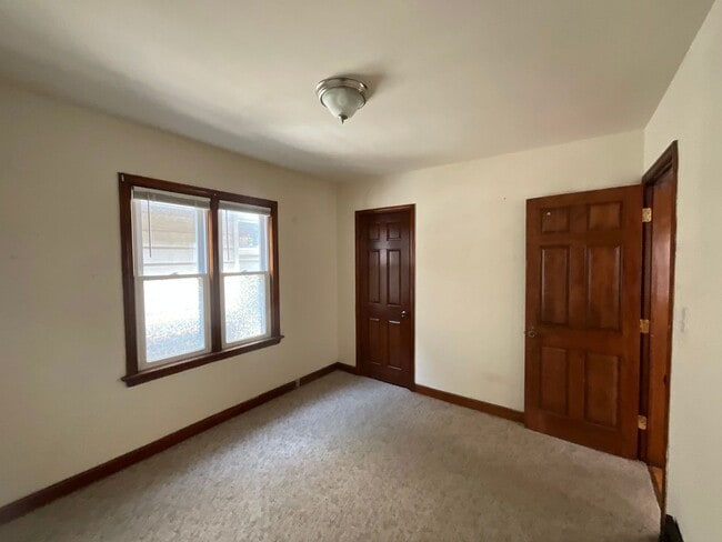 Building Photo - Charming 3-Bedroom in the Heart of Riverwest