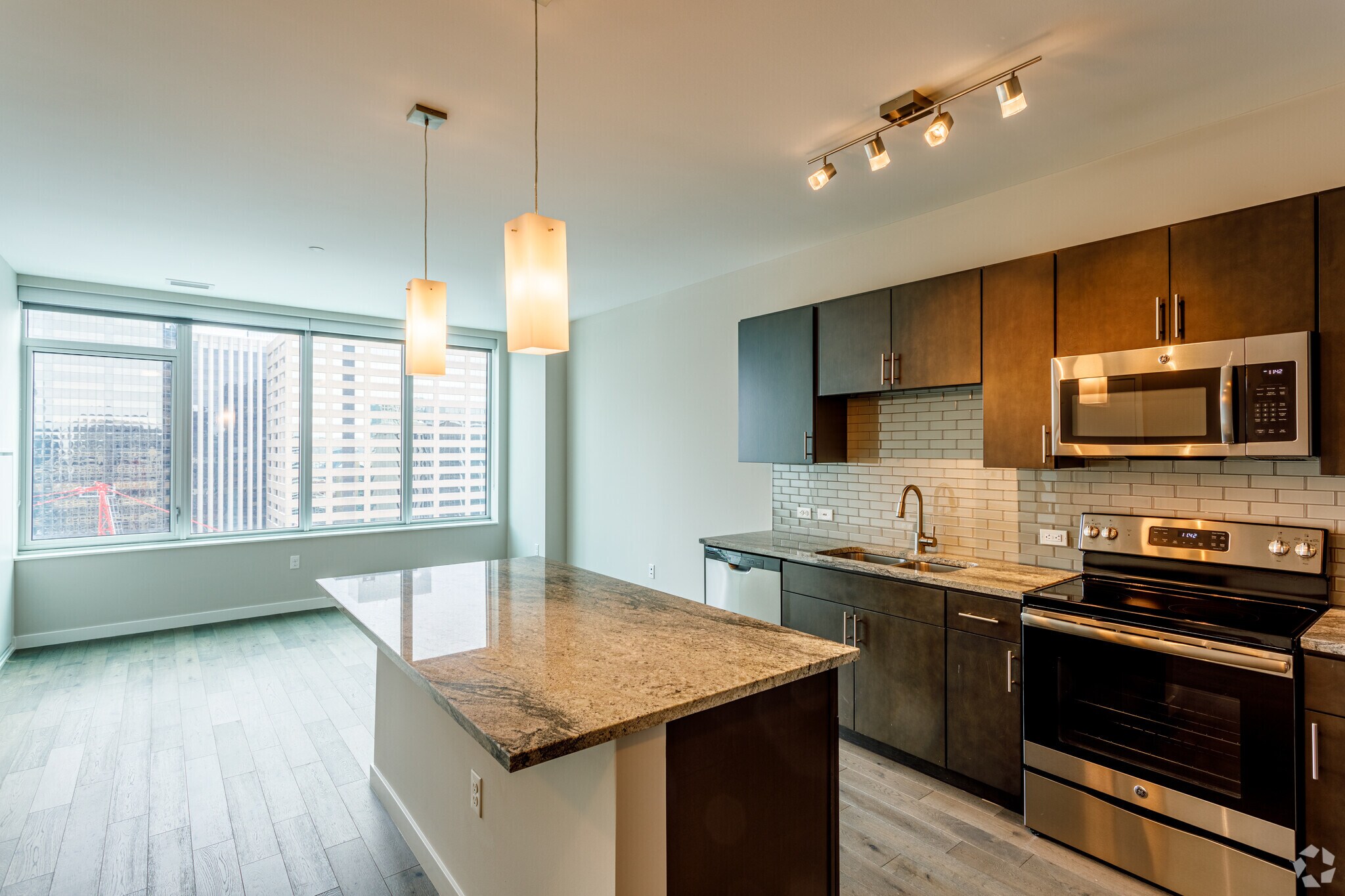 The Quincy 1776 Curtis St Denver CO 80202 Apartment Finder