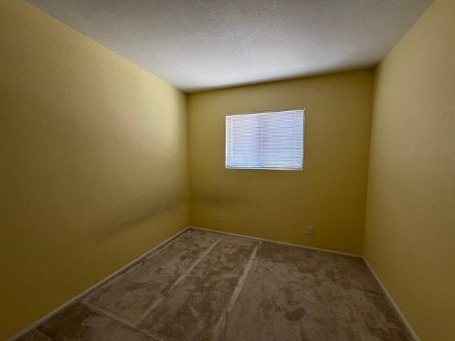 Building Photo - 2524 S El Paradiso