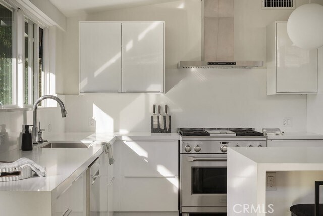 Building Photo - 2015 Irvine Ave