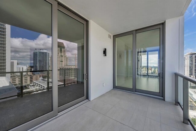 Building Photo - 301 1st St S