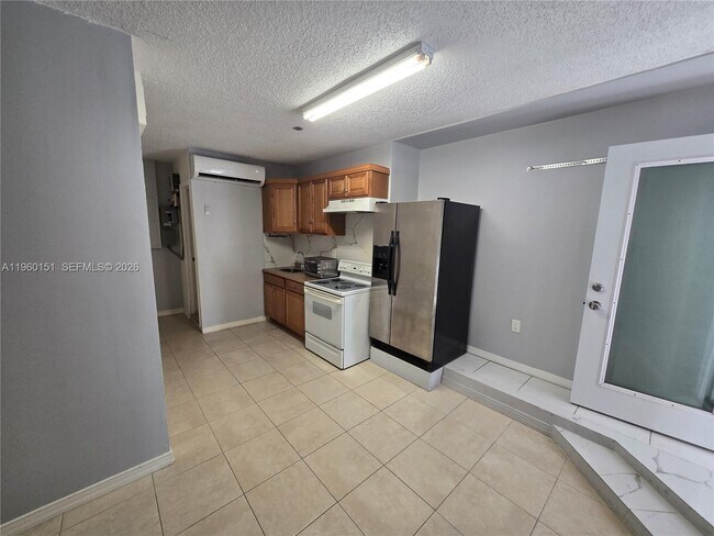 Building Photo - 16650 SW 141st Ct