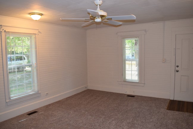 Building Photo - 701 Faucette St