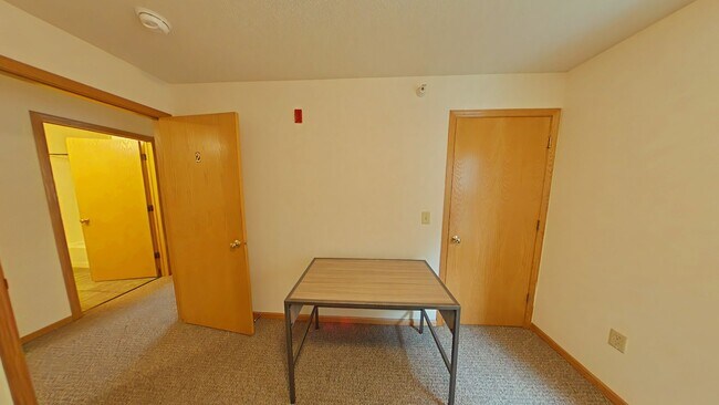 Building Photo - 4 Bedroom, 2 Bathroom