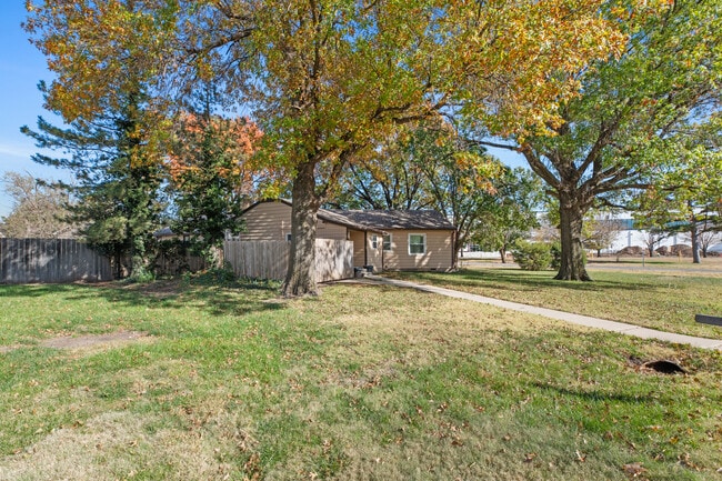 Building Photo - 22 E Hawthorne St