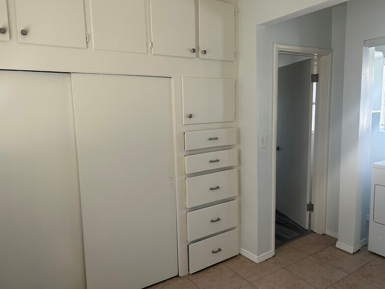 Building Photo - 1153 W 22nd St
