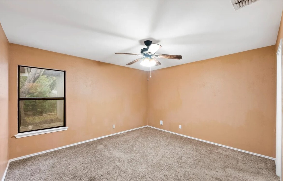 Building Photo - 9135 Deer Vlg