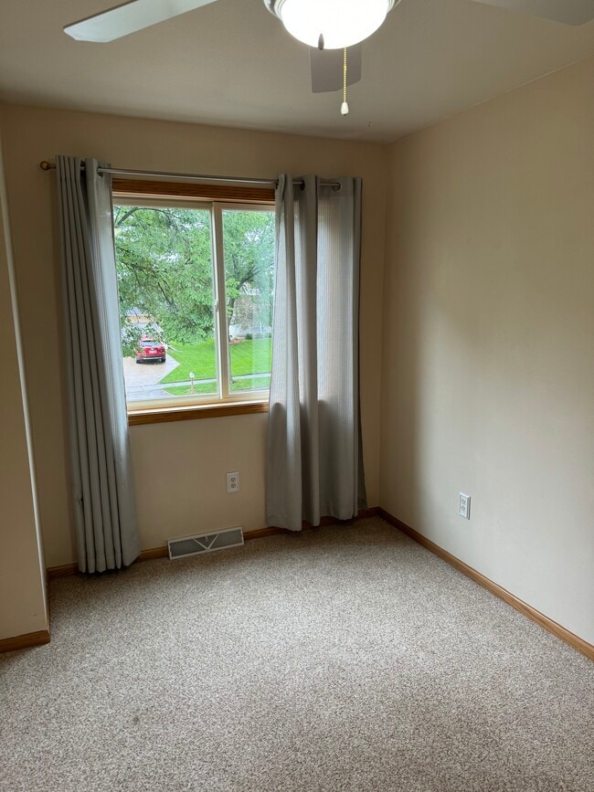 Building Photo - 506 Traveler Ln