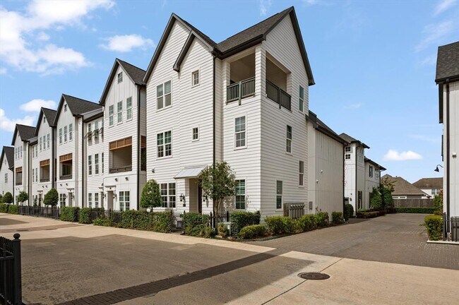 Building Photo - 1217 Timbergrove Acres St.