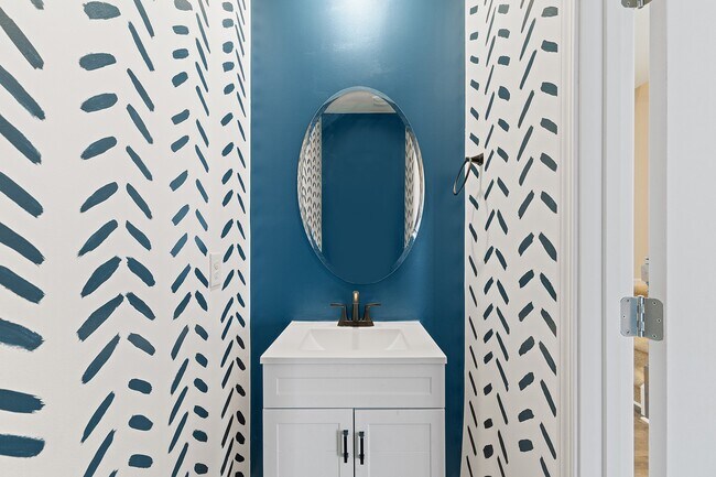 Building Photo - 49 River Bank Rd