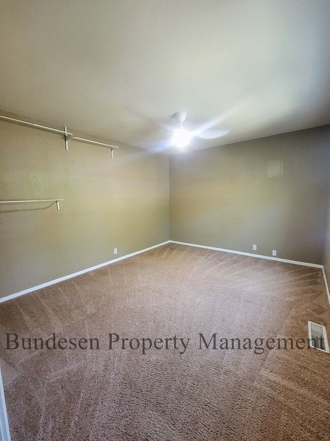 Building Photo - Spacious Westside 5BR Home in Petaluma - E...
