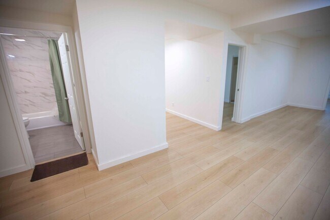 Building Photo - 938 Huron Ave