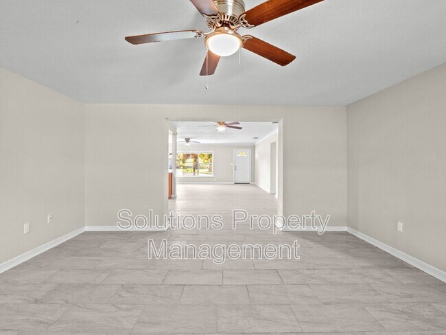 Building Photo - 7740 Pine Lake Dr