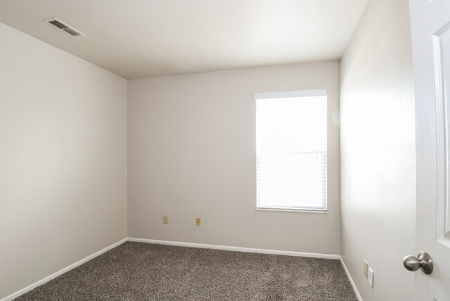 Building Photo - 753 Liberty Village Dr