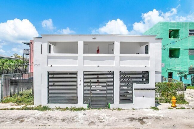 Building Photo - 1814 NW 2nd Ct