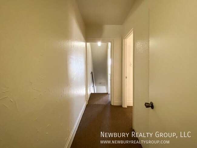 Building Photo - Charming Move-In-Ready 2-Bedroom Townhome