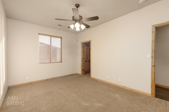 Building Photo - Shadow Mountain 3-Bedroom, 2-Bathroom Home...