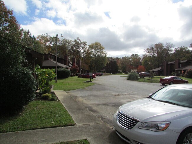 Building Photo - Rock Knoll