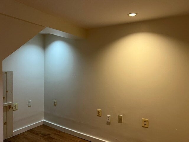 Building Photo - Charming Single Home!