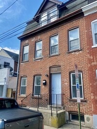 Building Photo - 2 Bedroom - 1 full bath 960 sq. ft.  Home