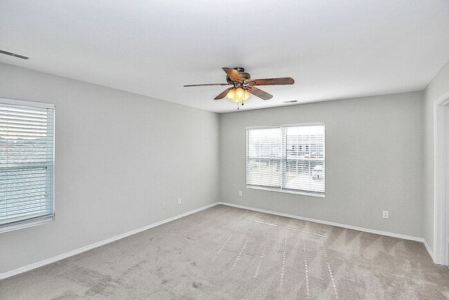 Building Photo - Large 4BD/2.5BA Home in Cabarrus Crossing!