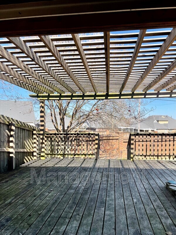 Building Photo - 8226 Town N Country Dr