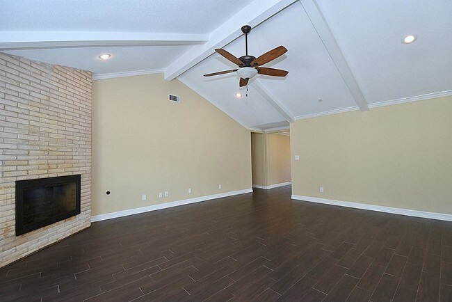 Building Photo - 2410 Del Norte St