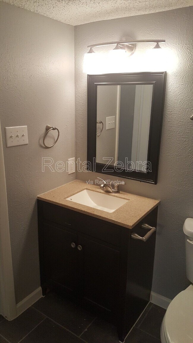 Building Photo - 637 Lookout Trail