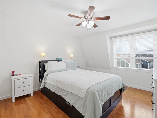 Building Photo - 25 Stock St