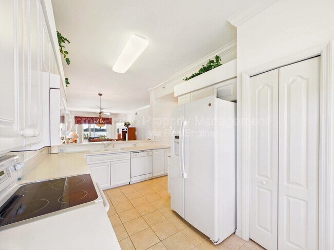 Building Photo - 10391 Butterfly Palm Dr