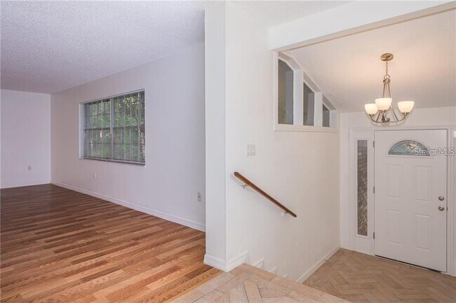 Building Photo - 8413 Shady Glen Dr