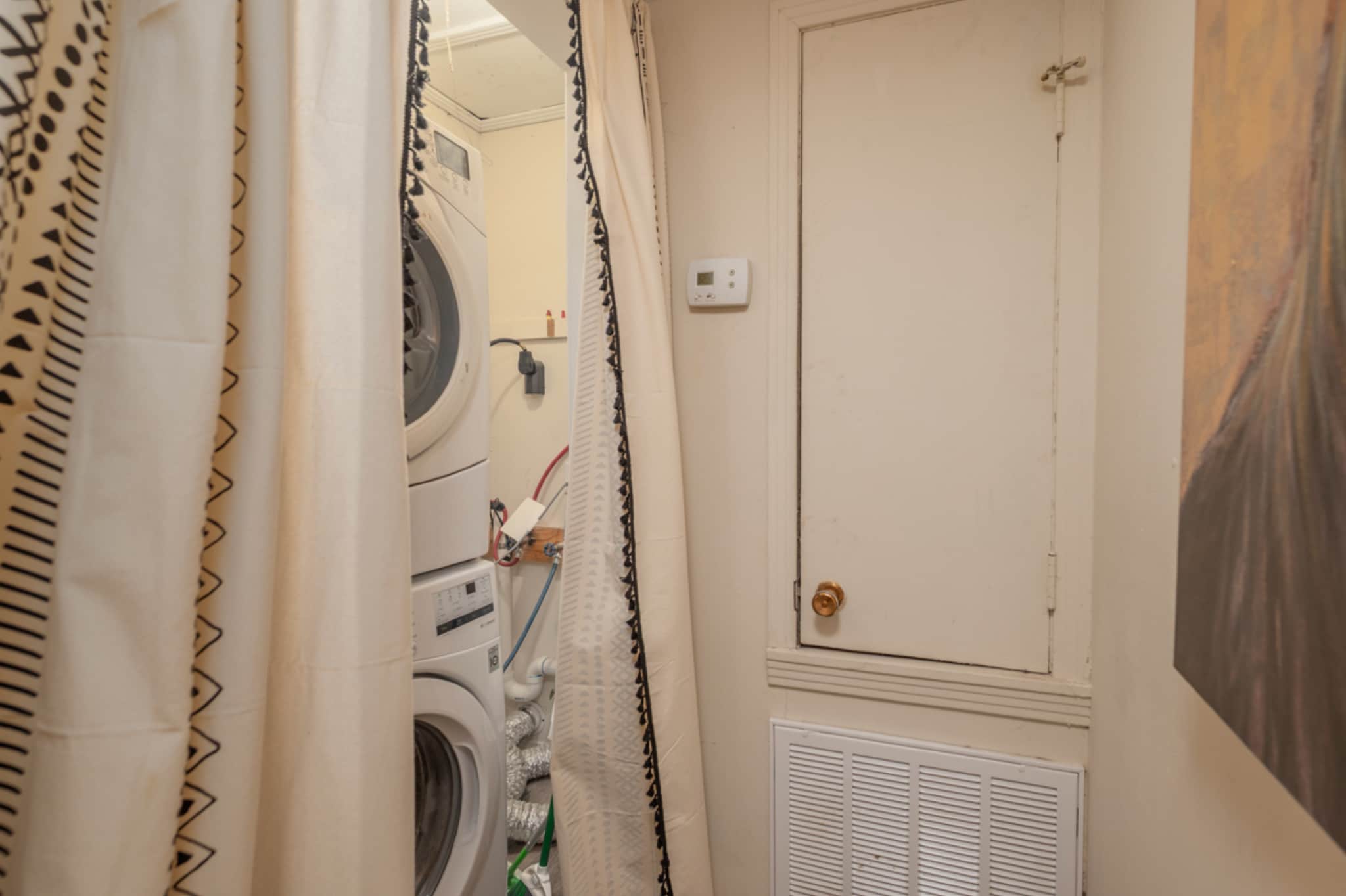 Building Photo - 300 Green St