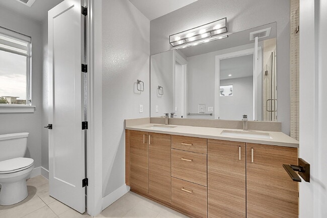 Building Photo - $3,095.00 - 2 Bedrooms, 2.2 Bathrooms, Tow...