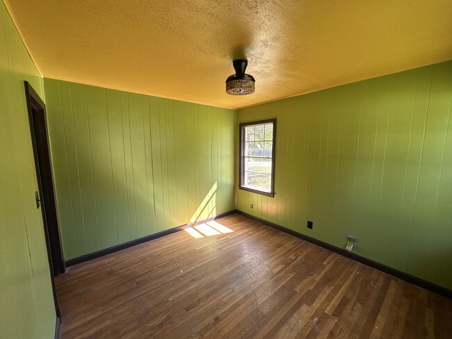 Building Photo - 2704 44th Ave