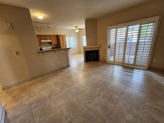 Building Photo - 1050 E Cactus Ave