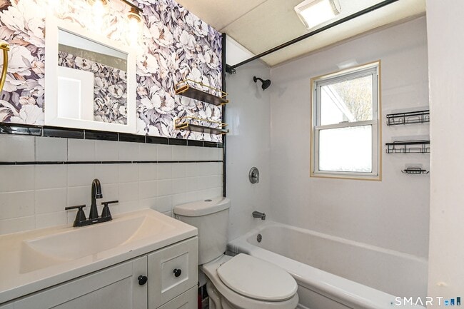 Building Photo - 146 Warsaw St