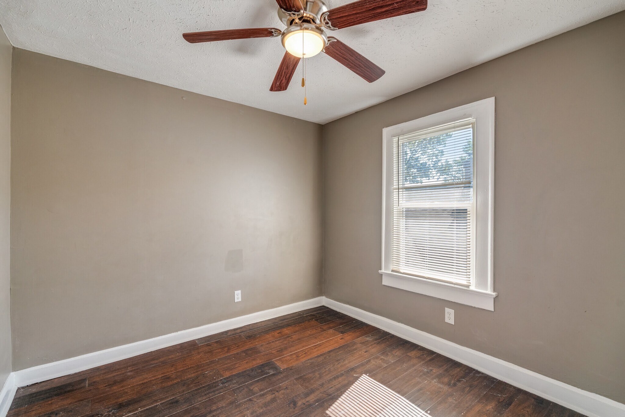 Upstairs_Bedroom_3 - 717 N Grant Ave