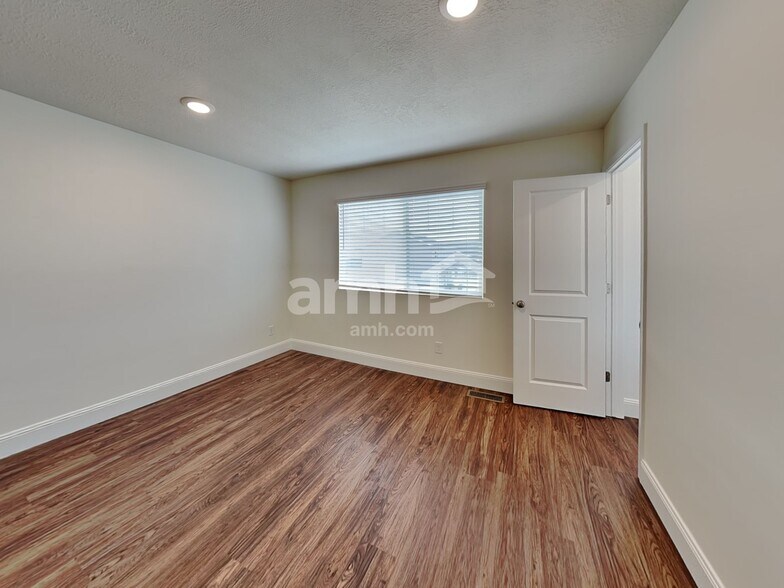 Building Photo - 3371 S 2580 W