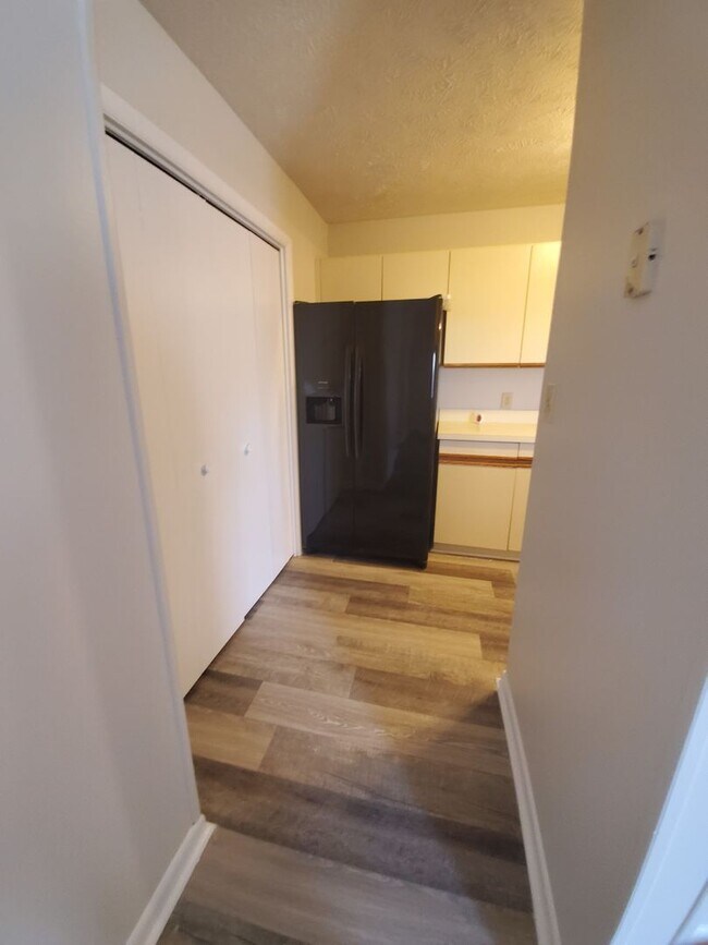 Building Photo - 672 Bartons Landing Pl