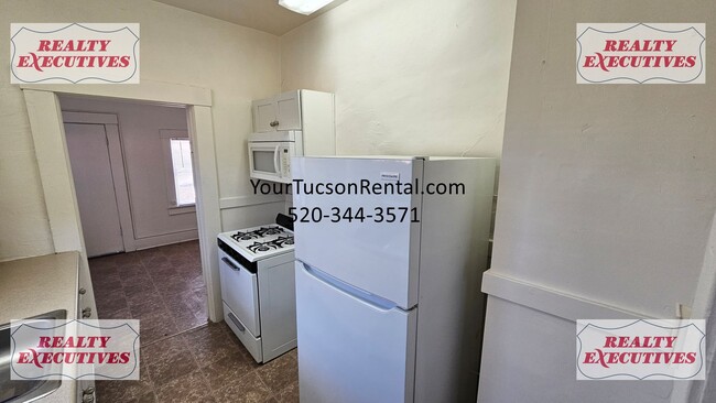 Building Photo - 8th Street and Euclid - 1 bedroom 1 bath r...