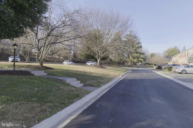 Building Photo - 10277 Gainsborough Rd