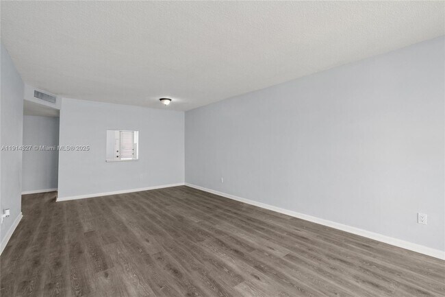 Building Photo - 1300 NE 191st St