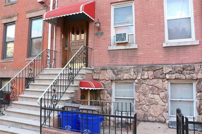 Building Photo - 816 Bloomfield St