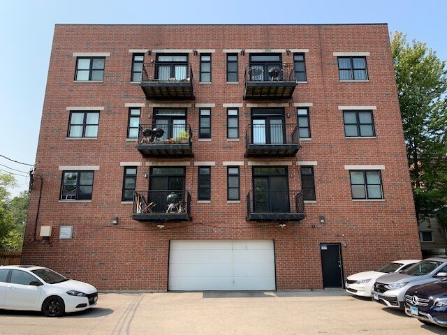 Building Photo - 4043 S Drexel Blvd