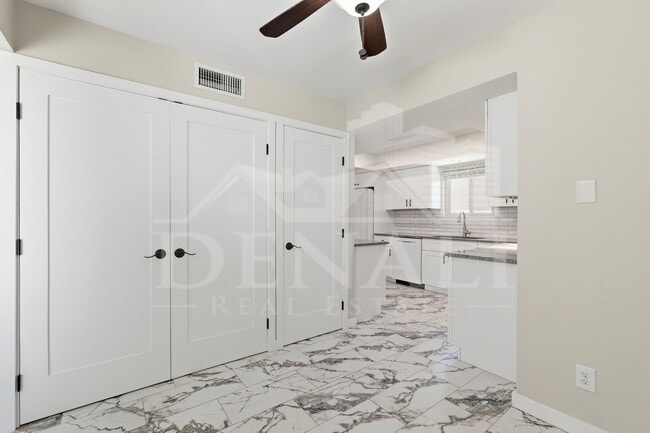 Building Photo - 10602 E Elmhurst Dr