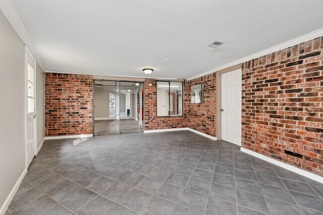 Building Photo - 4002 Cedar Ridge Ct